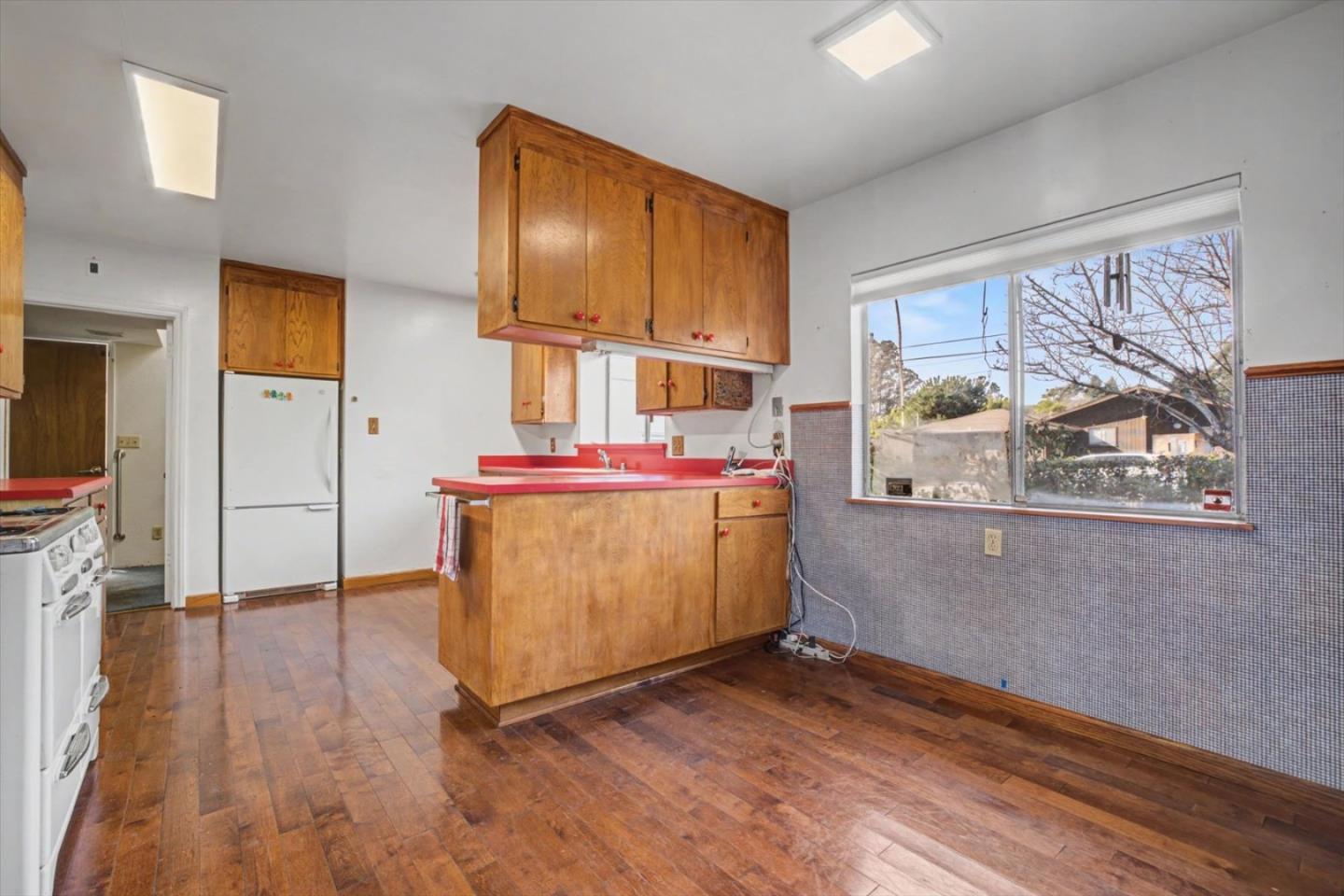 Detail Gallery Image 14 of 28 For 416 Spring St, Santa Cruz,  CA 95060 - 4 Beds | 2/1 Baths