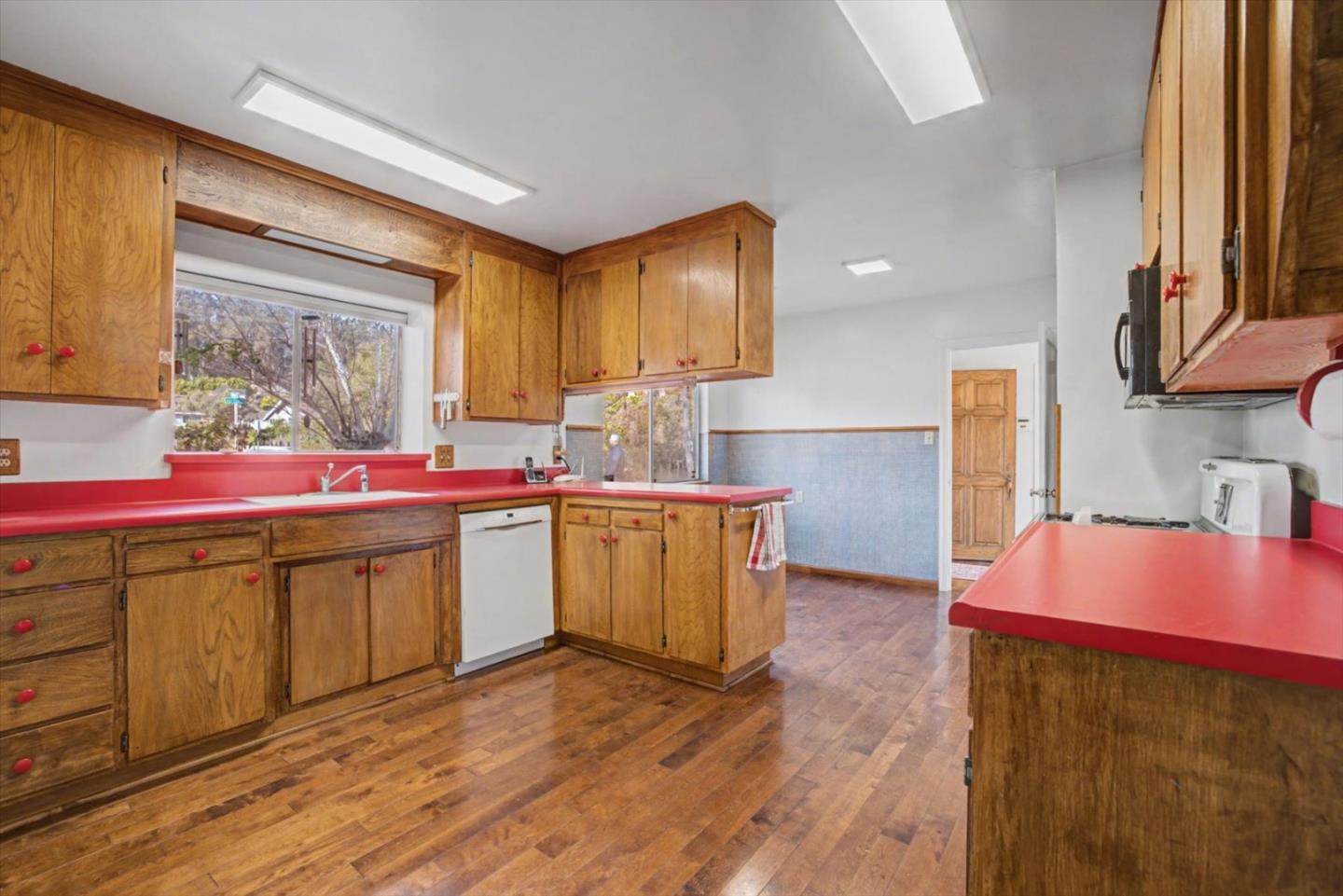 Detail Gallery Image 15 of 28 For 416 Spring St, Santa Cruz,  CA 95060 - 4 Beds | 2/1 Baths