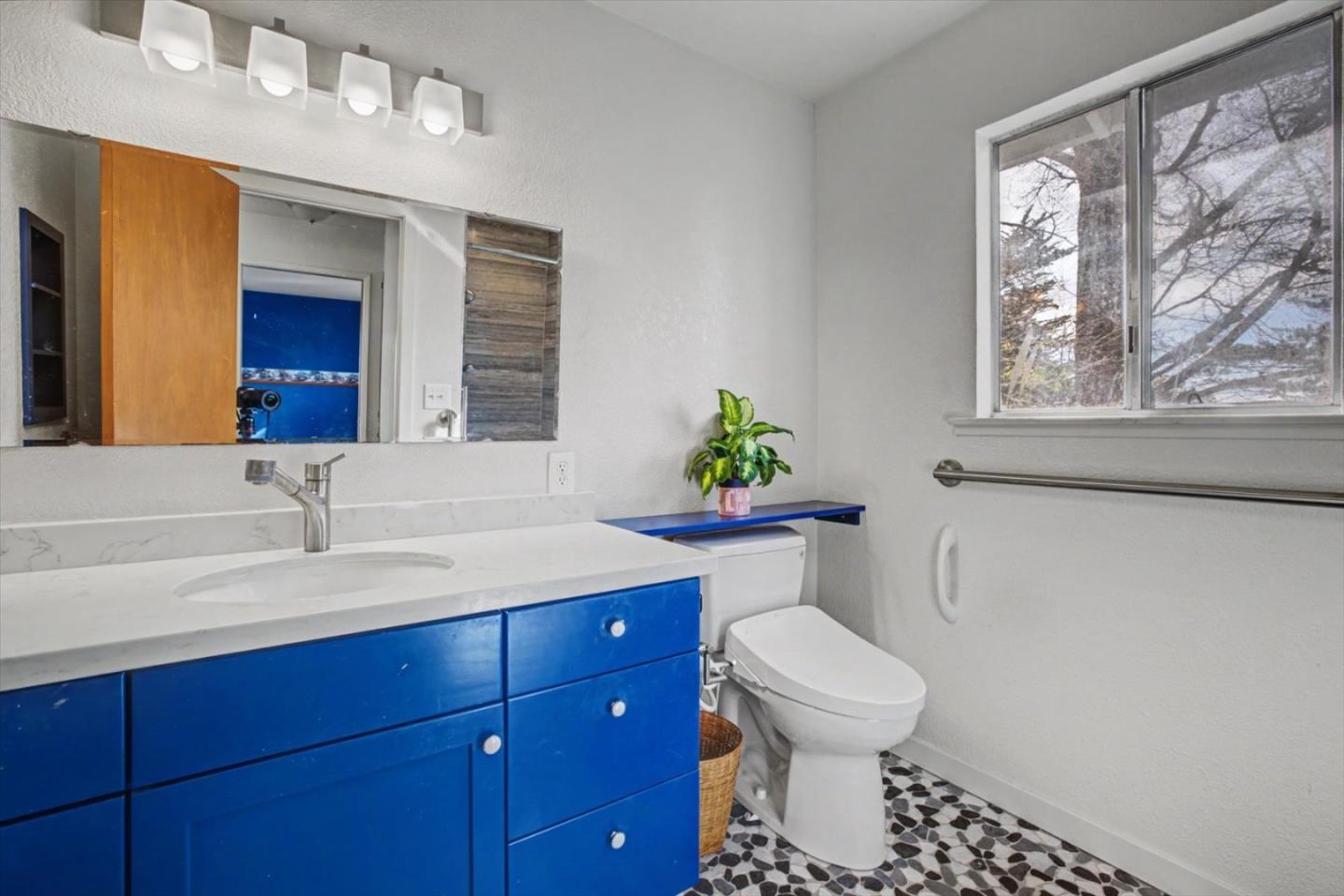 Detail Gallery Image 18 of 28 For 416 Spring St, Santa Cruz,  CA 95060 - 4 Beds | 2/1 Baths