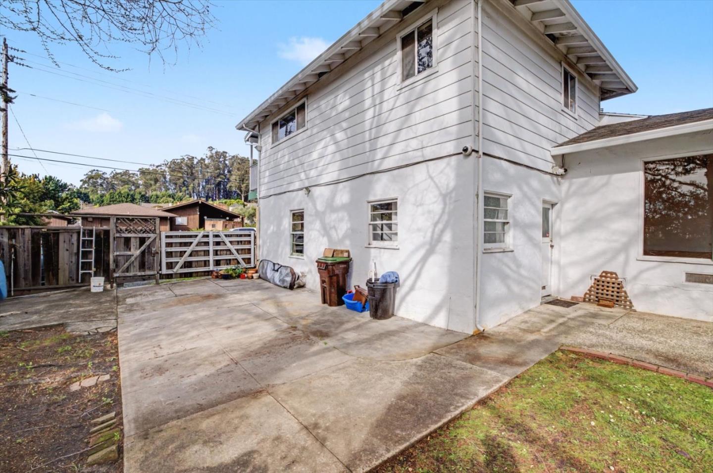 Detail Gallery Image 25 of 28 For 416 Spring St, Santa Cruz,  CA 95060 - 4 Beds | 2/1 Baths