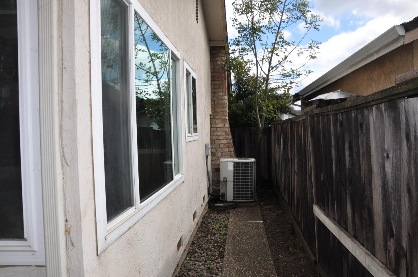 Detail Gallery Image 14 of 16 For 81 Southgate Ct, San Jose,  CA 95138 - 3 Beds | 2 Baths