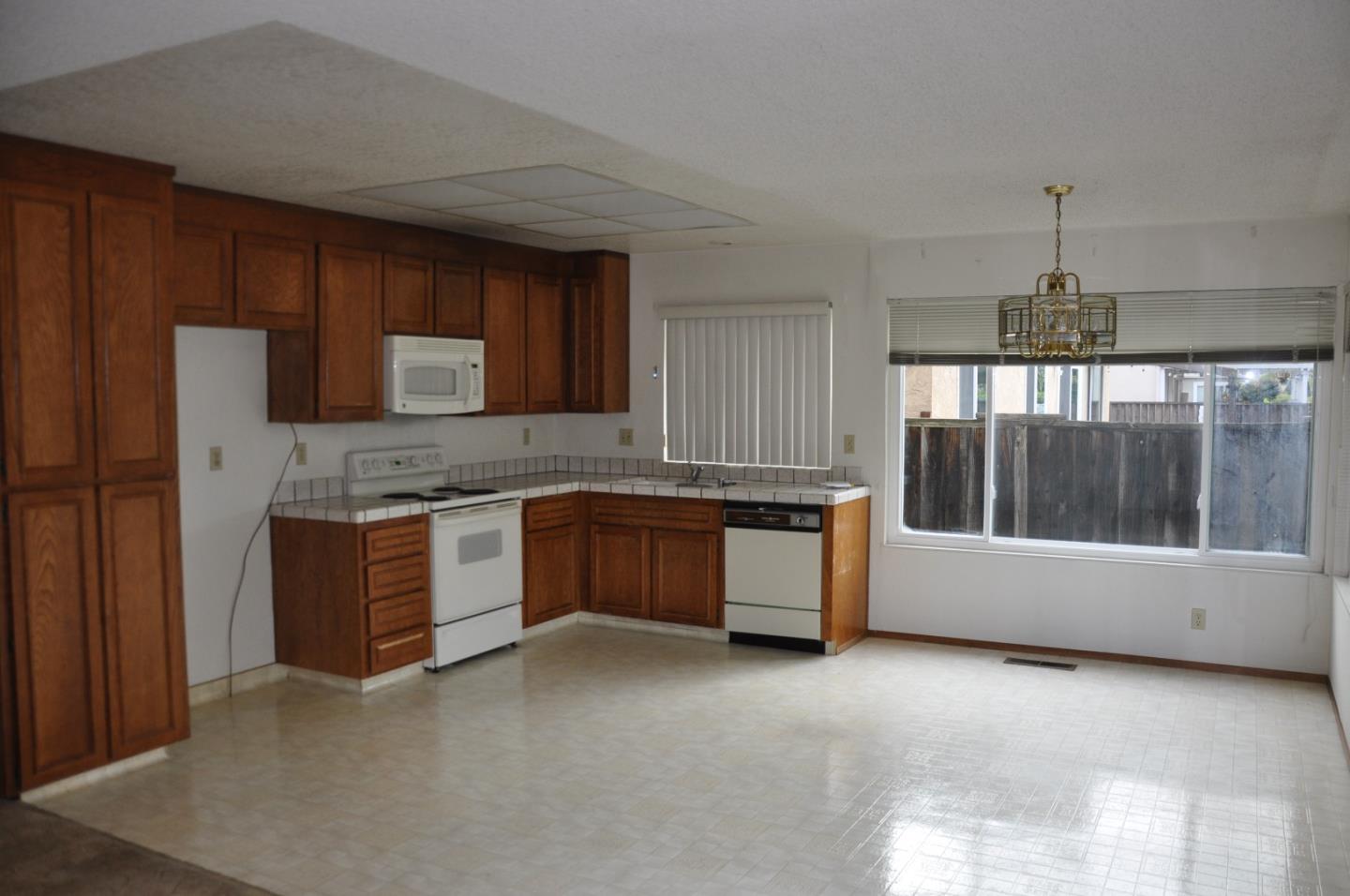 Detail Gallery Image 4 of 16 For 81 Southgate Ct, San Jose,  CA 95138 - 3 Beds | 2 Baths