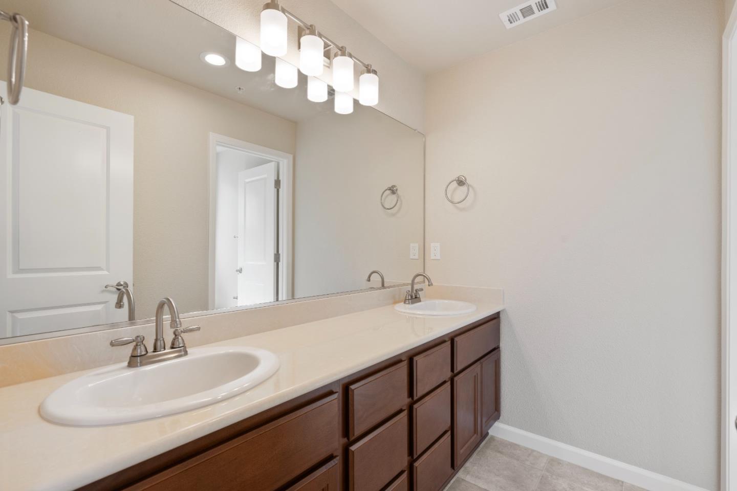 Detail Gallery Image 15 of 27 For 755 Aurora Way, King City,  CA 93930 - 4 Beds | 3 Baths