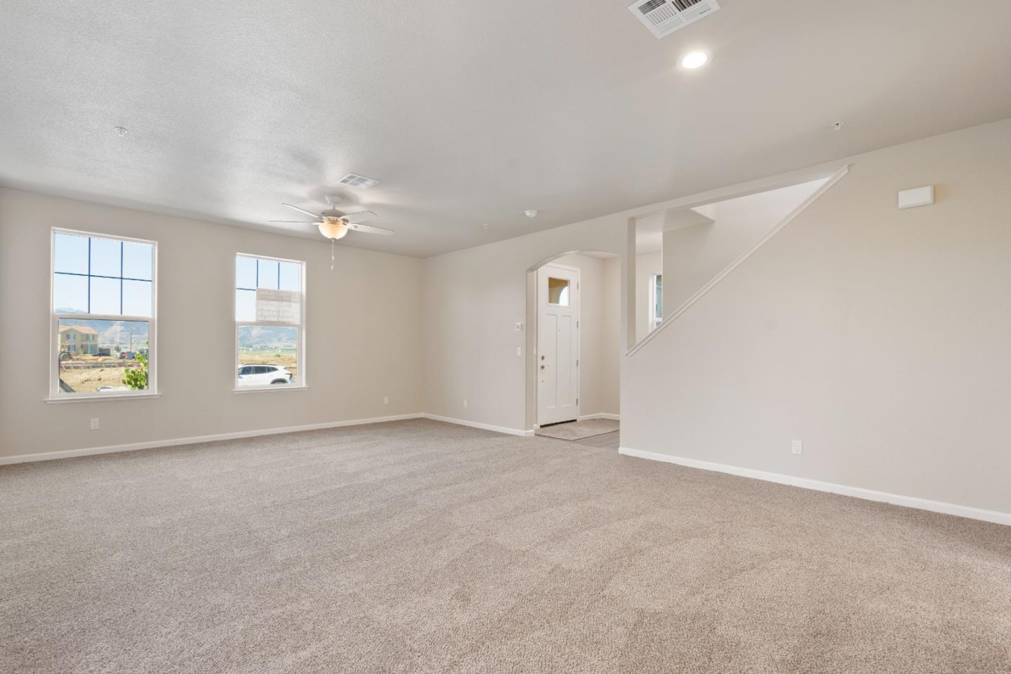 Detail Gallery Image 4 of 27 For 755 Aurora Way, King City,  CA 93930 - 4 Beds | 3 Baths