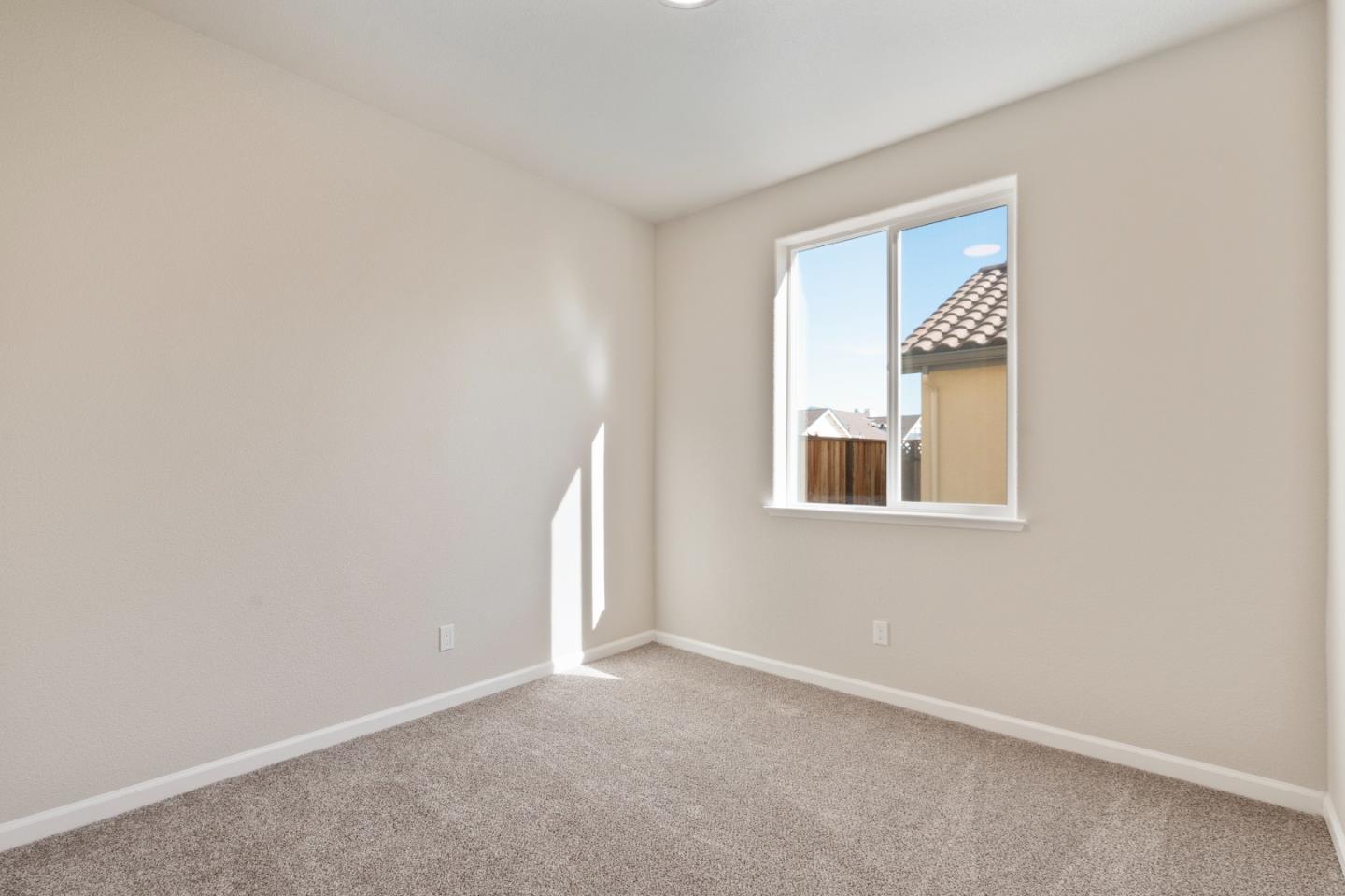 Detail Gallery Image 9 of 27 For 755 Aurora Way, King City,  CA 93930 - 4 Beds | 3 Baths