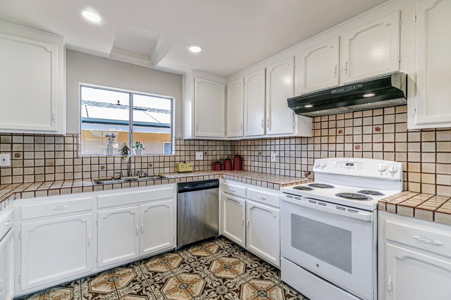 Detail Gallery Image 13 of 46 For 80 N 33rd, San Jose,  CA 95116 - 3 Beds | 2 Baths