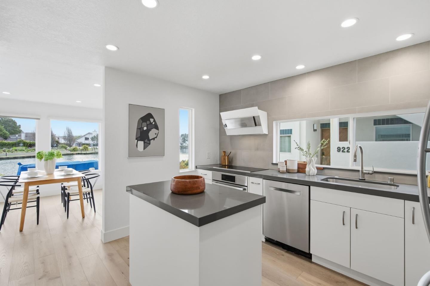 Detail Gallery Image 10 of 39 For 924 Lido Ln, Foster City,  CA 94404 - 2 Beds | 2 Baths