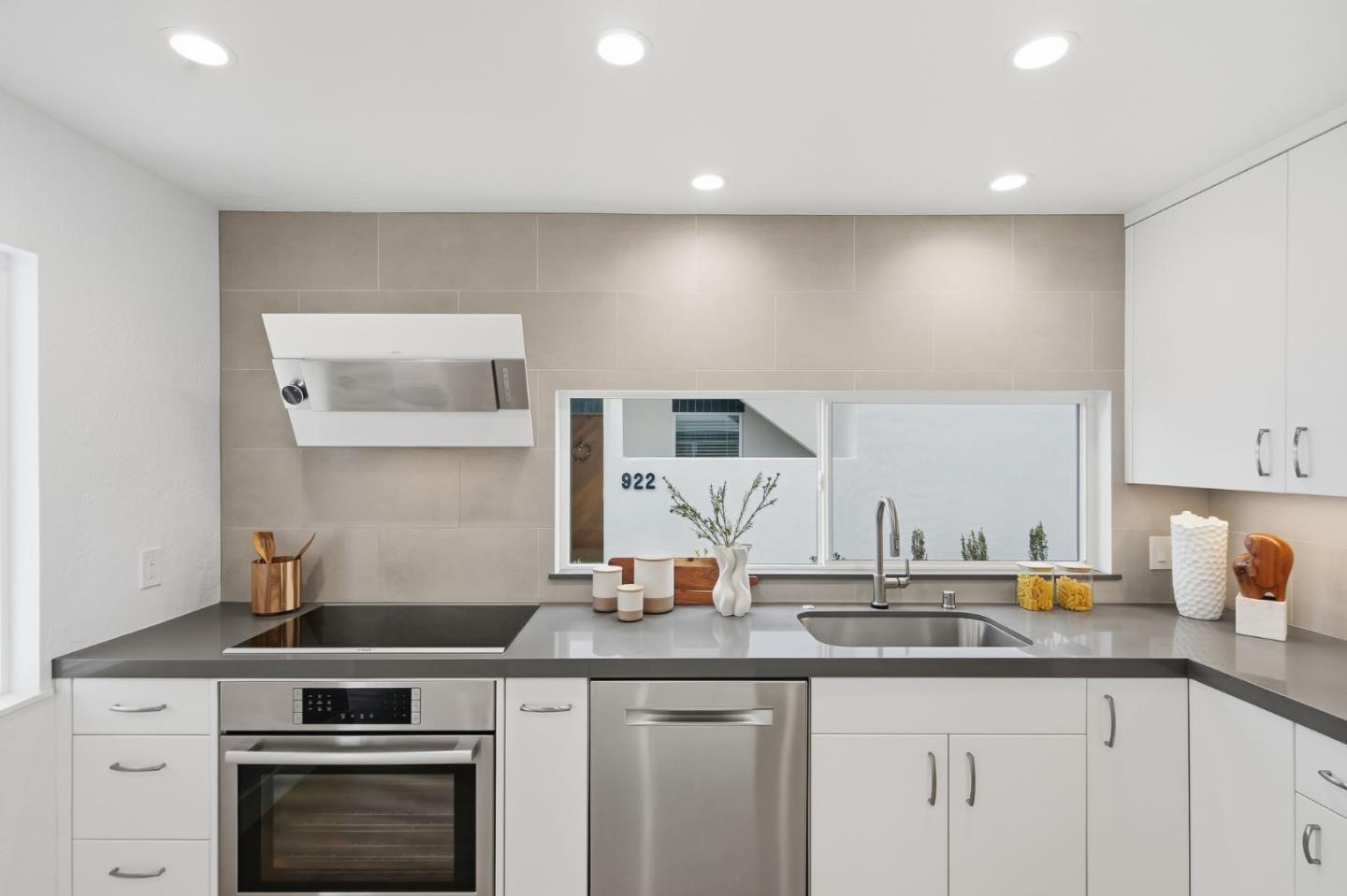 Detail Gallery Image 11 of 39 For 924 Lido Ln, Foster City,  CA 94404 - 2 Beds | 2 Baths