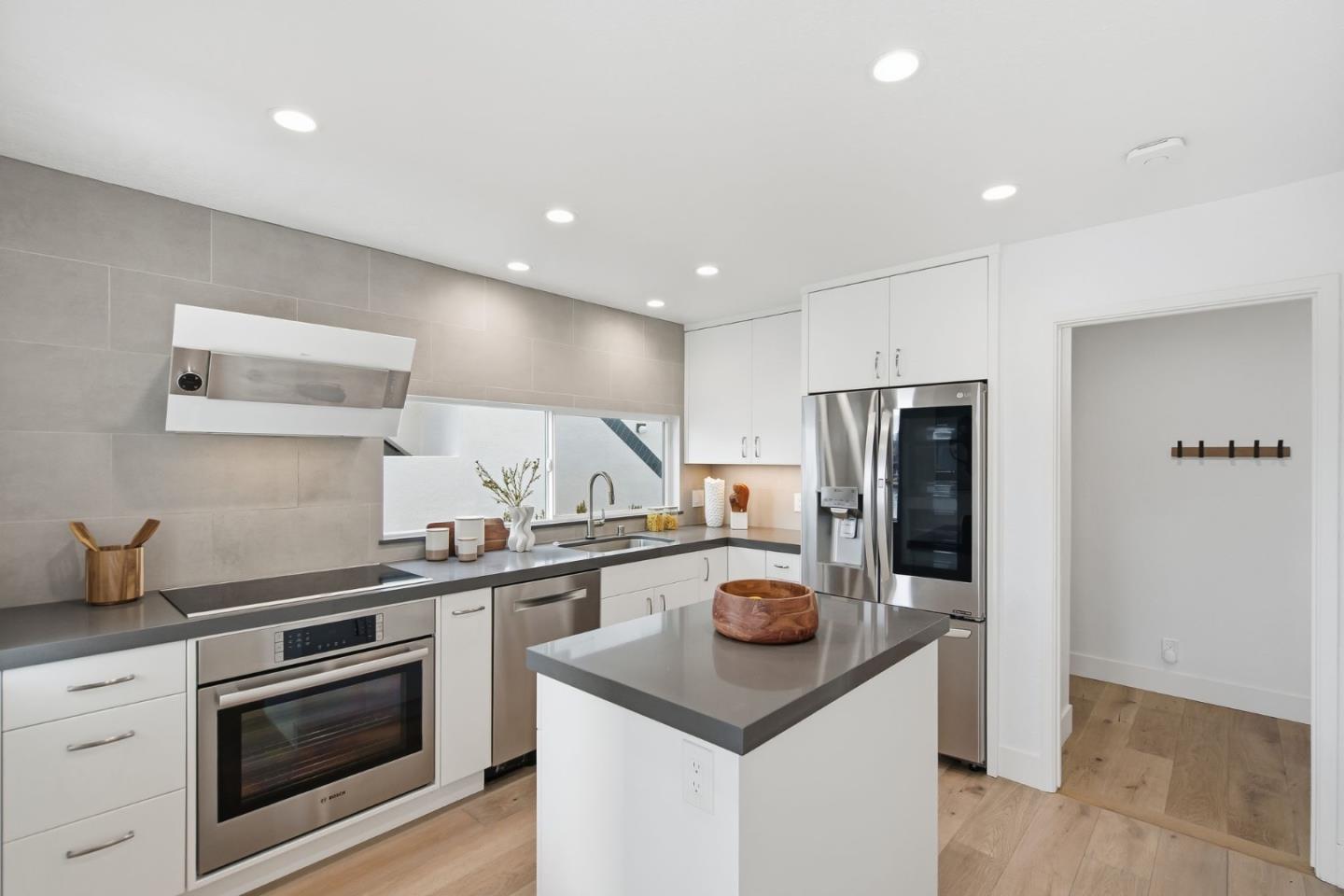 Detail Gallery Image 8 of 39 For 924 Lido Ln, Foster City,  CA 94404 - 2 Beds | 2 Baths