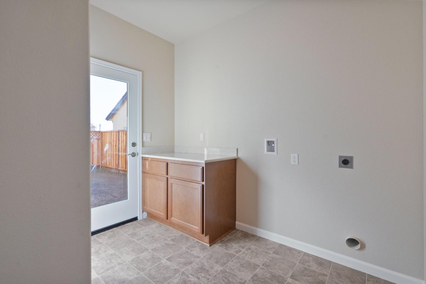 Detail Gallery Image 10 of 35 For 749 Aurora Way, King City,  CA 93930 - 4 Beds | 2/1 Baths