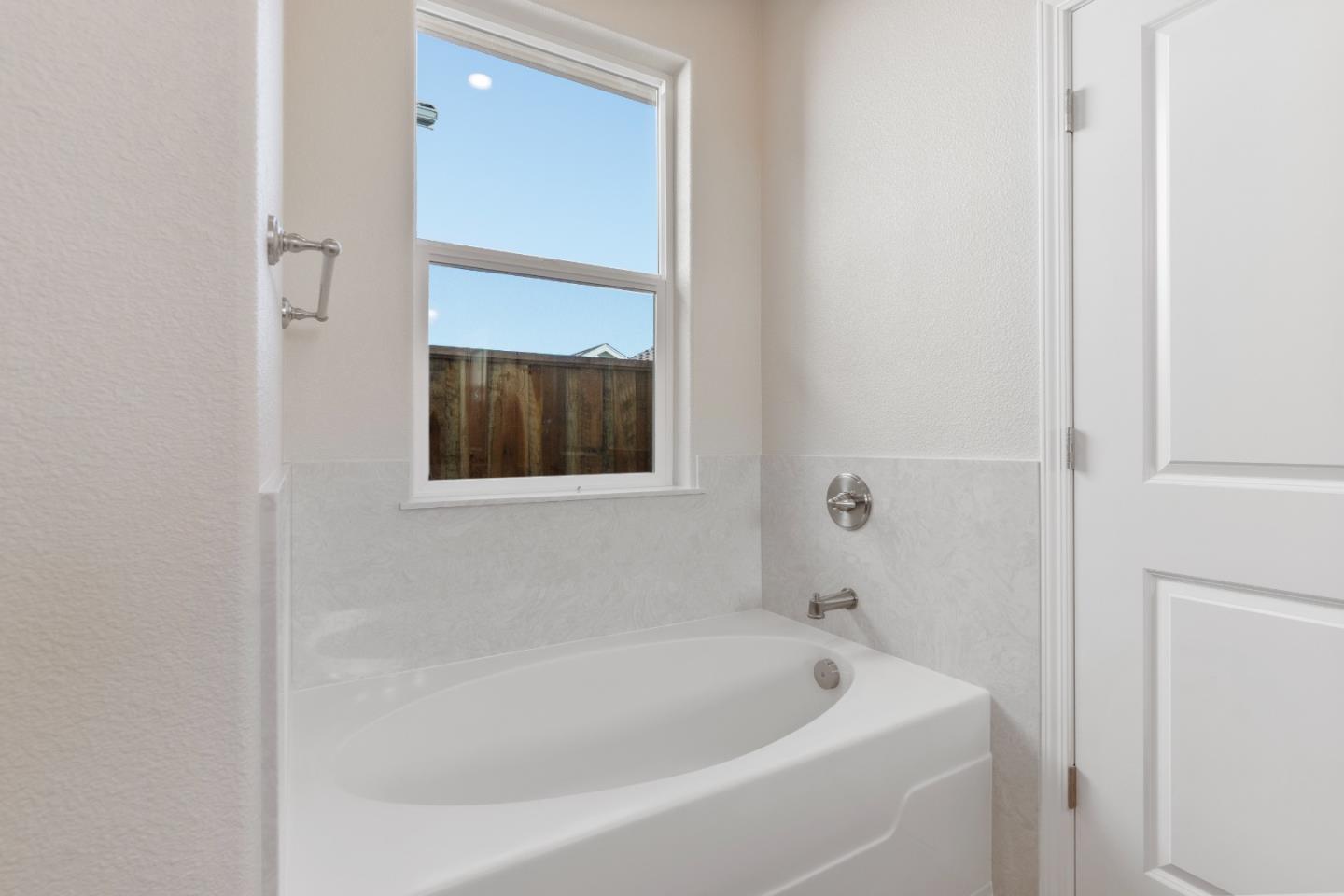 Detail Gallery Image 14 of 35 For 749 Aurora Way, King City,  CA 93930 - 4 Beds | 2/1 Baths