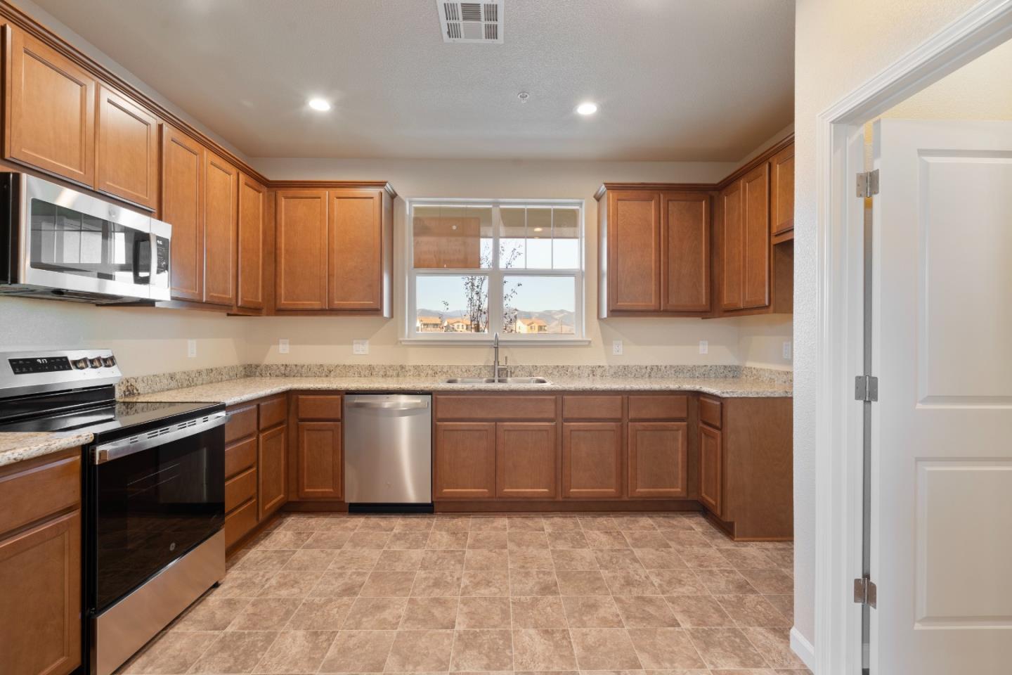 Detail Gallery Image 34 of 35 For 749 Aurora Way, King City,  CA 93930 - 4 Beds | 2/1 Baths