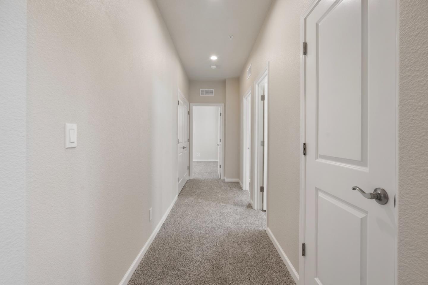 Detail Gallery Image 8 of 35 For 749 Aurora Way, King City,  CA 93930 - 4 Beds | 2/1 Baths