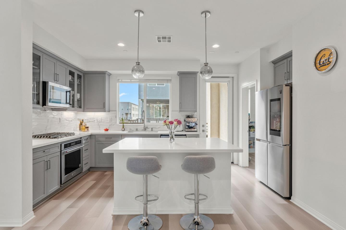 Detail Gallery Image 4 of 10 For 157 Steely, Irvine,  CA 92614 - 4 Beds | 3/1 Baths