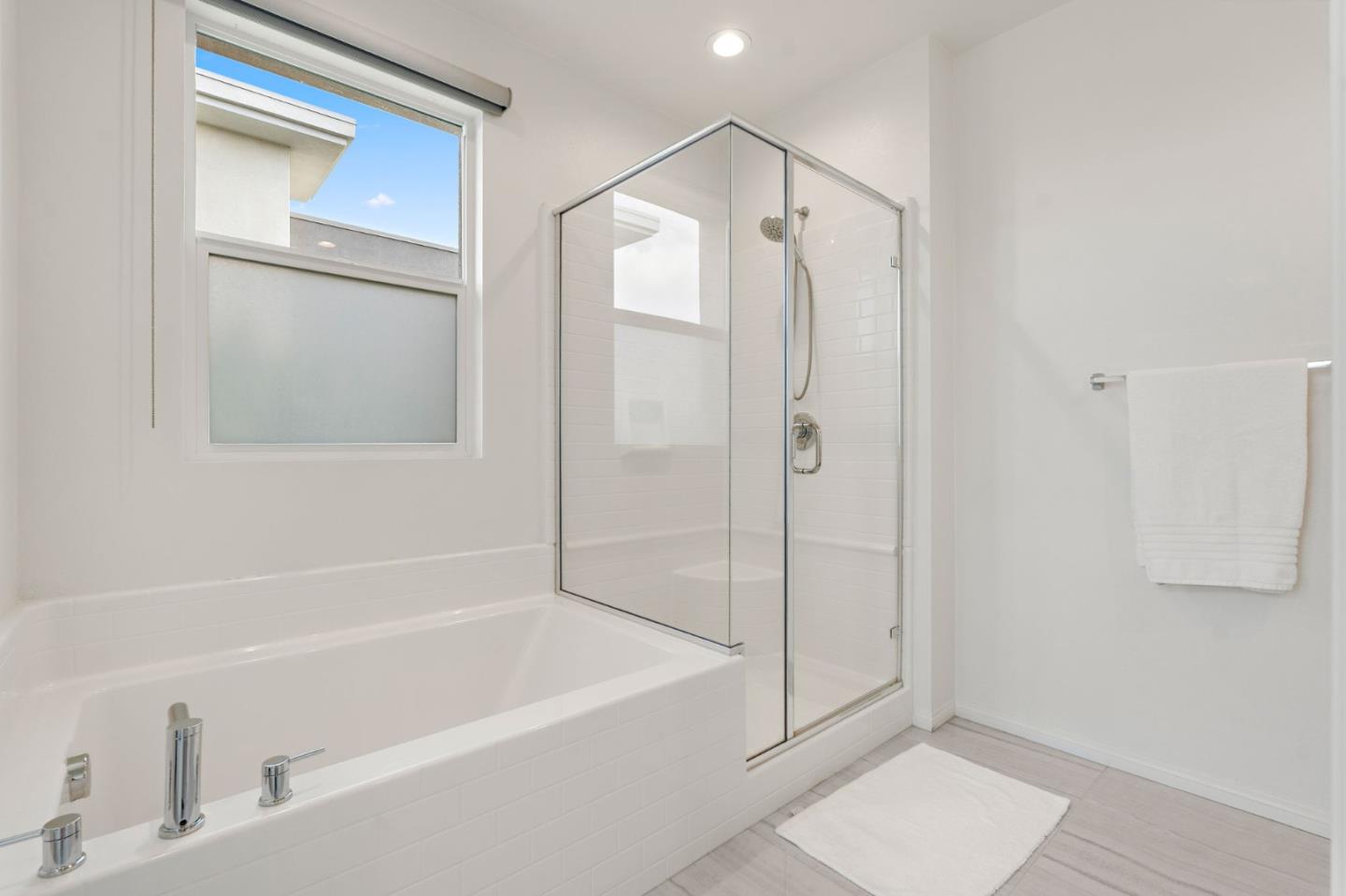 Detail Gallery Image 8 of 10 For 157 Steely, Irvine,  CA 92614 - 4 Beds | 3/1 Baths