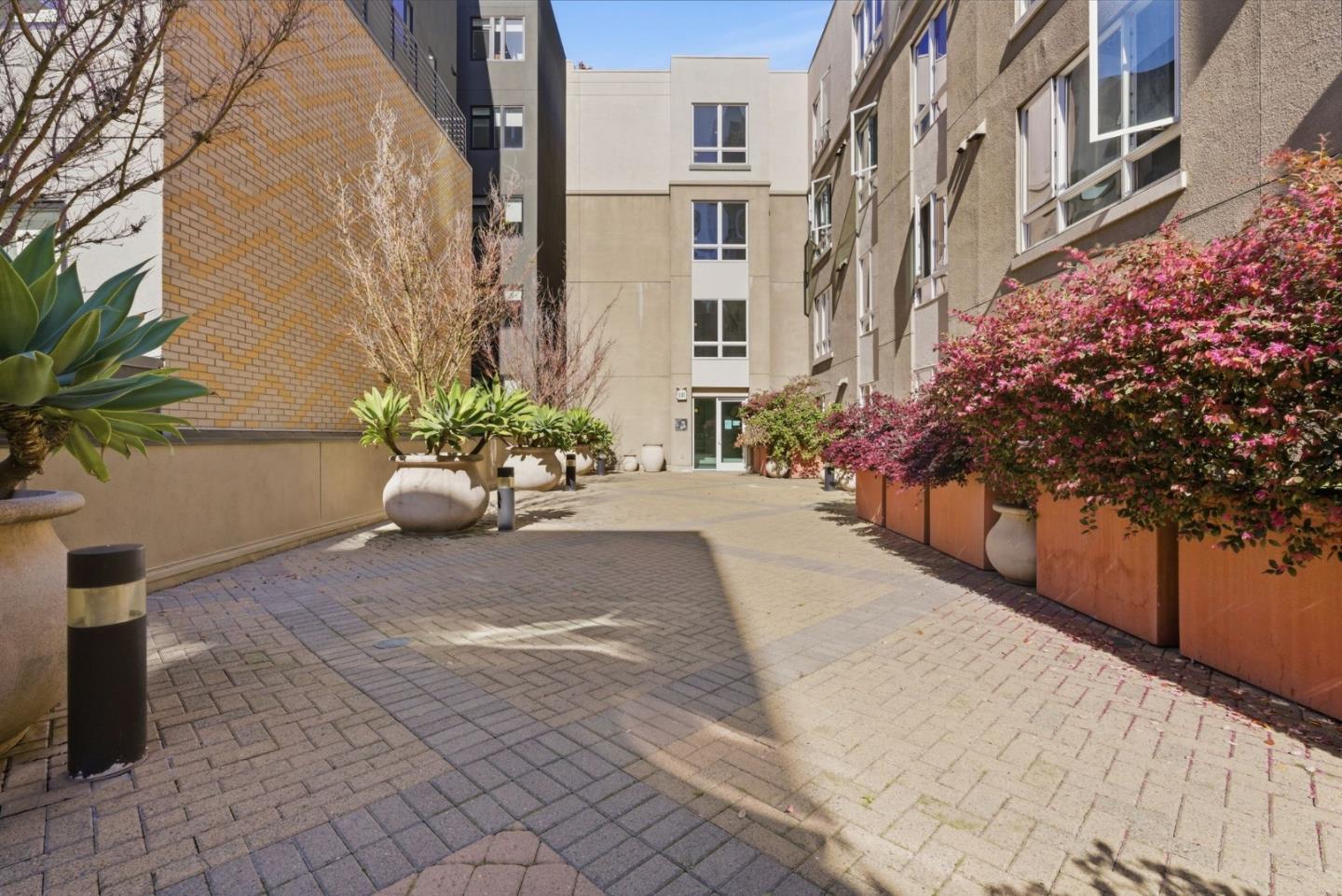 Detail Gallery Image 27 of 56 For 1511 Jefferson St #109,  Oakland,  CA 94612 - 1 Beds | 1 Baths