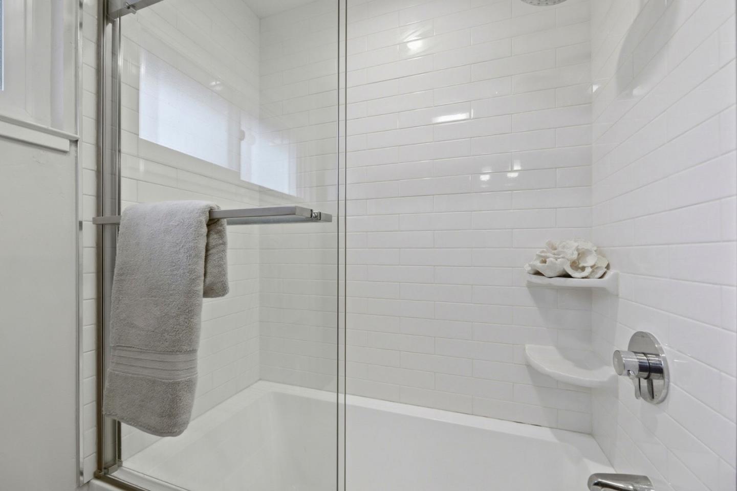 Detail Gallery Image 27 of 34 For 1141 Lincoln Dr, Mountain View,  CA 94040 - 3 Beds | 2 Baths