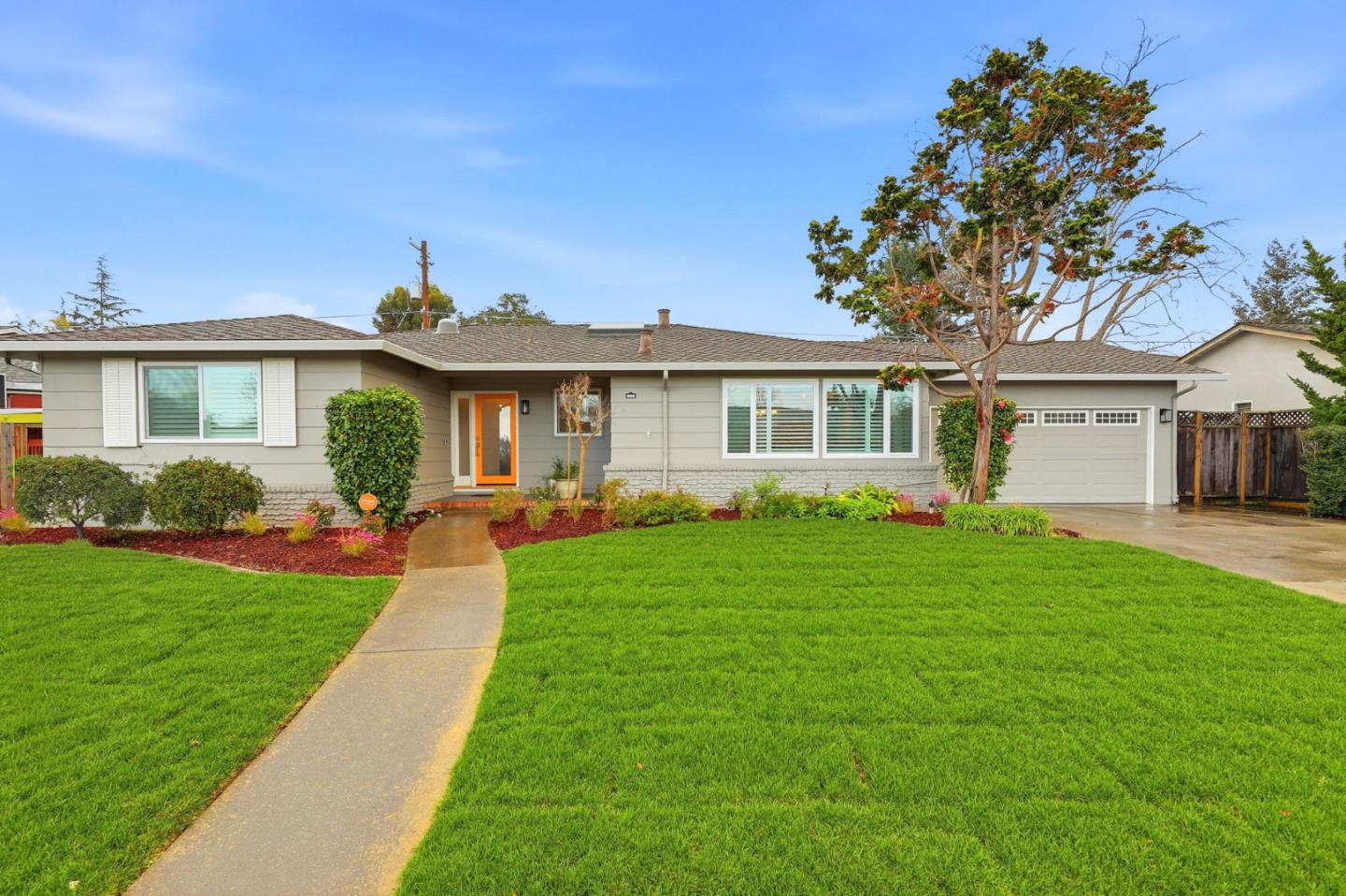 Detail Gallery Image 4 of 34 For 1141 Lincoln Dr, Mountain View,  CA 94040 - 3 Beds | 2 Baths