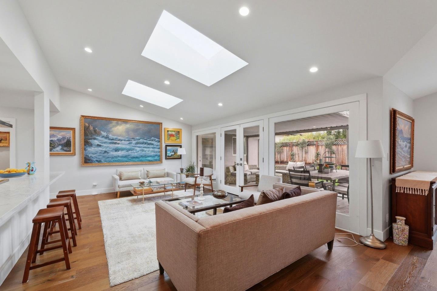 Detail Gallery Image 9 of 34 For 1141 Lincoln Dr, Mountain View,  CA 94040 - 3 Beds | 2 Baths