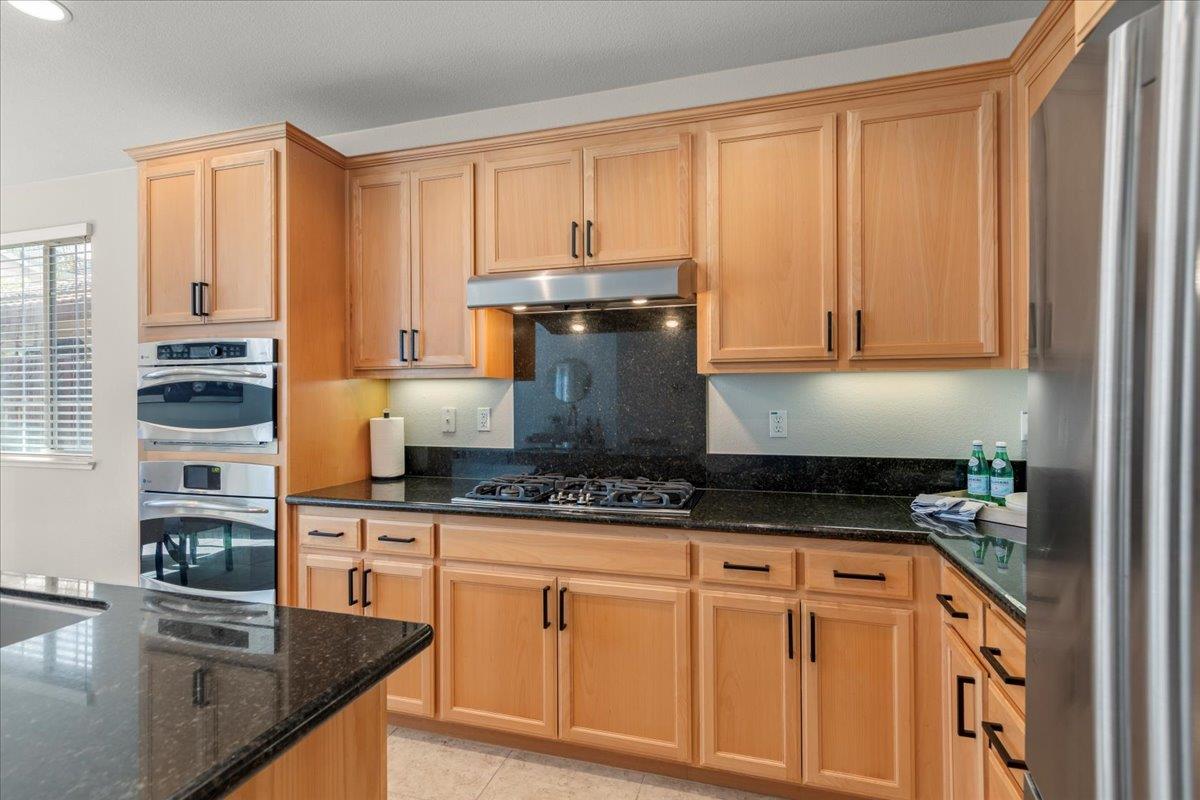 Detail Gallery Image 13 of 33 For 1510 Cielo Vista Ln, Gilroy,  CA 95020 - 3 Beds | 2 Baths