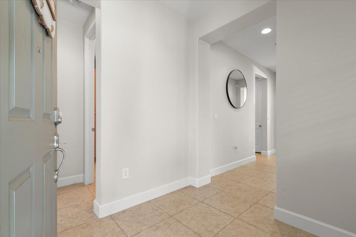 Detail Gallery Image 4 of 33 For 1510 Cielo Vista Ln, Gilroy,  CA 95020 - 3 Beds | 2 Baths