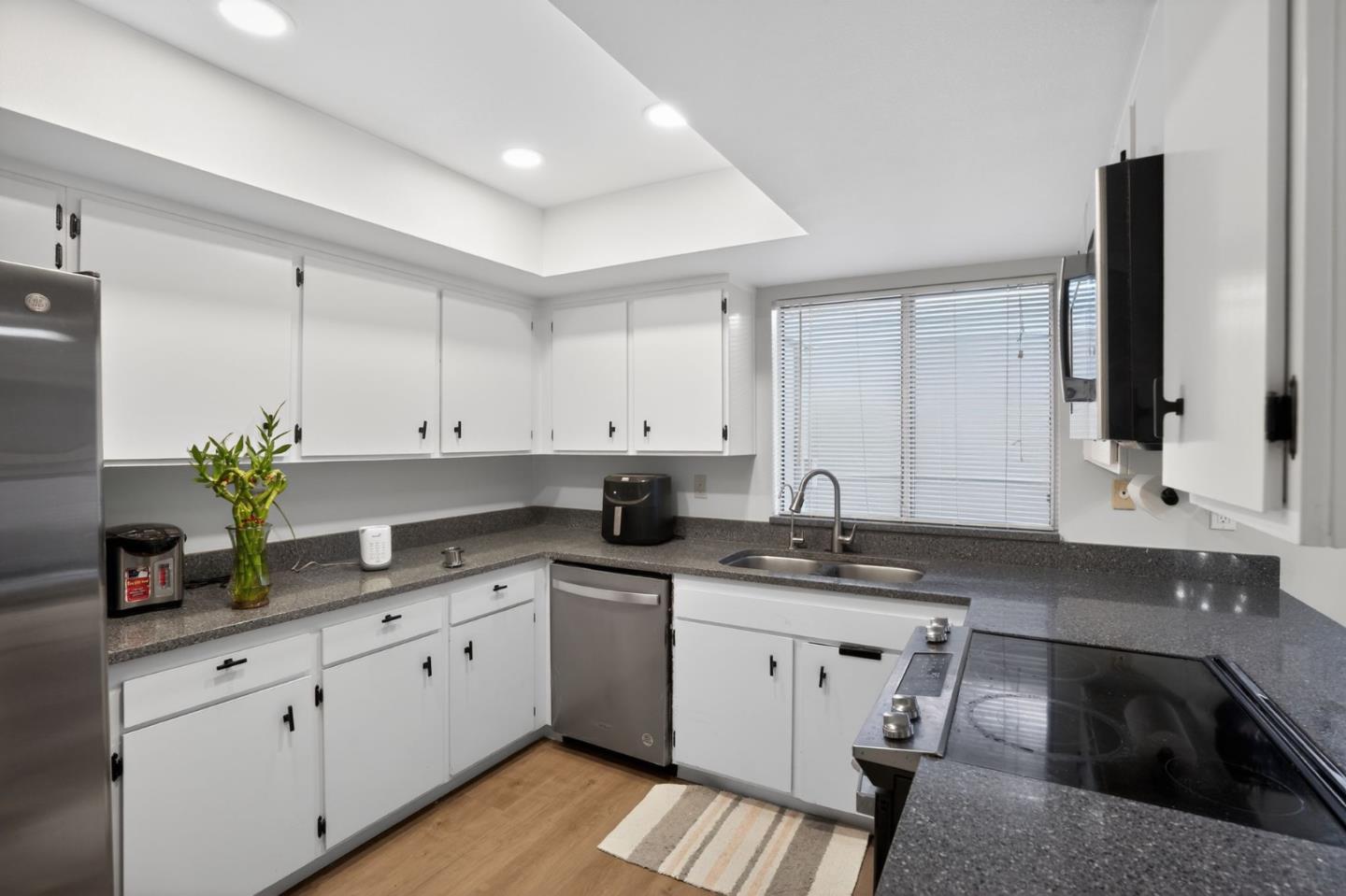 Detail Gallery Image 11 of 30 For 3341 Placer Creek Ct, San Jose,  CA 95121 - 3 Beds | 2/1 Baths