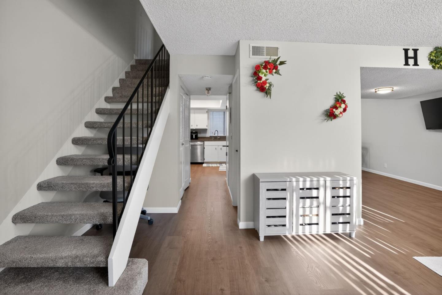 Detail Gallery Image 15 of 30 For 3341 Placer Creek Ct, San Jose,  CA 95121 - 3 Beds | 2/1 Baths