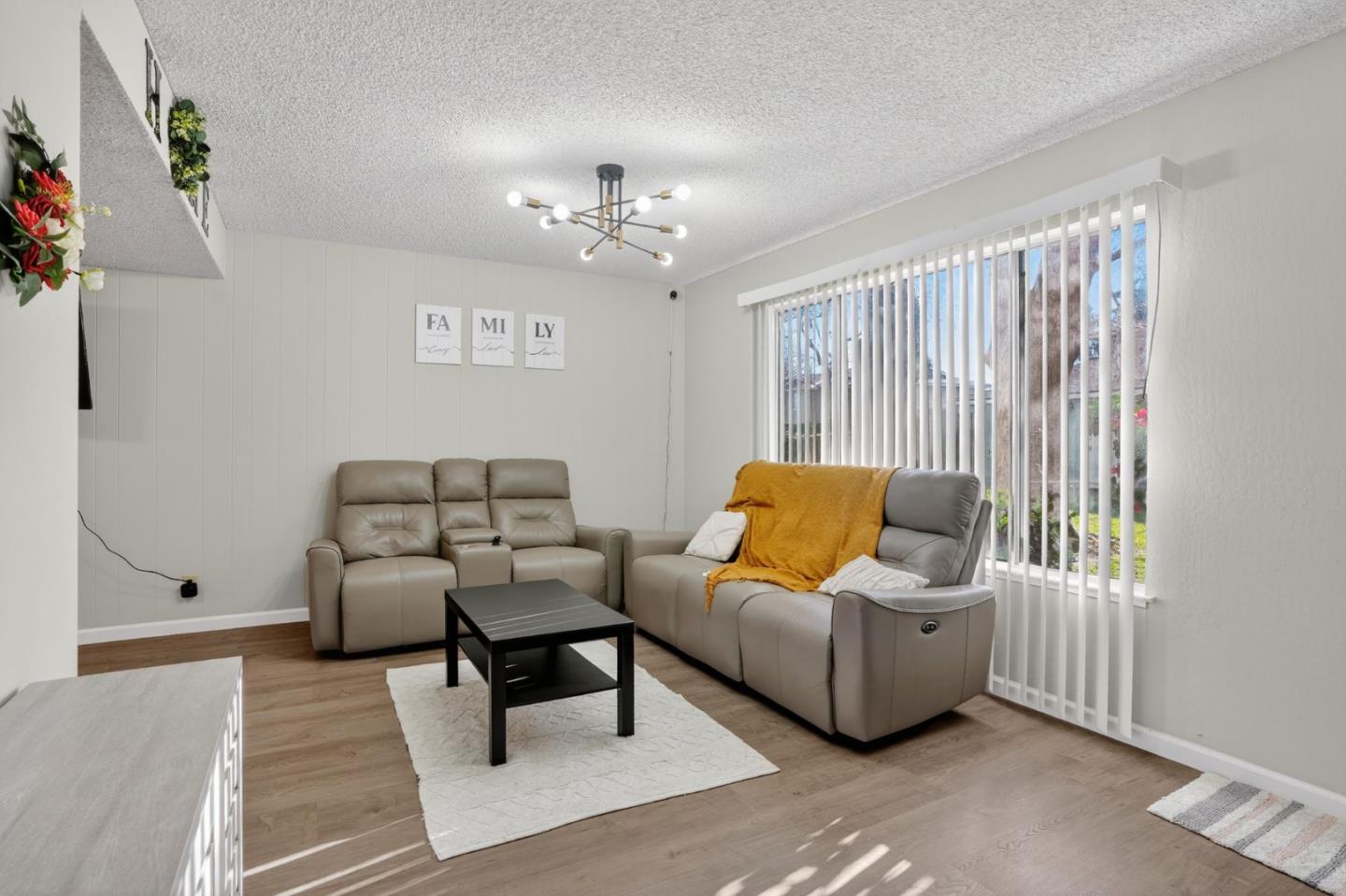 Detail Gallery Image 4 of 30 For 3341 Placer Creek Ct, San Jose,  CA 95121 - 3 Beds | 2/1 Baths