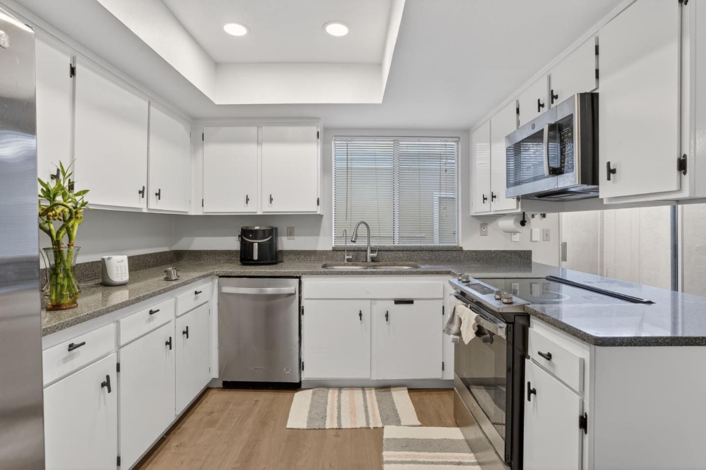 Detail Gallery Image 9 of 30 For 3341 Placer Creek Ct, San Jose,  CA 95121 - 3 Beds | 2/1 Baths