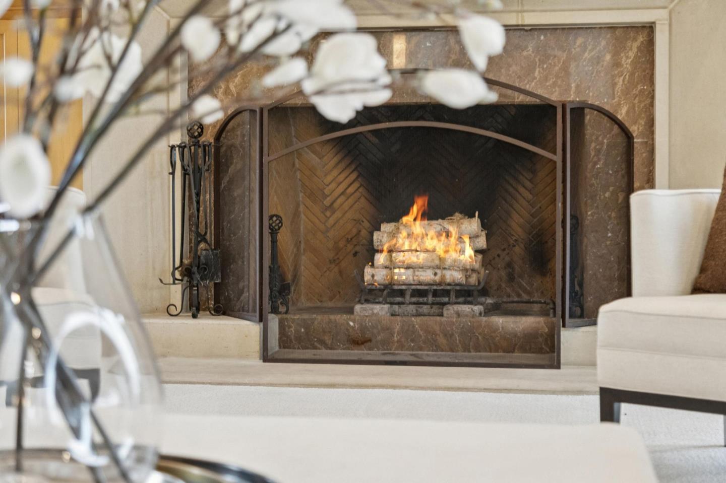 Detail Gallery Image 10 of 83 For 24292 Elise Ct, Los Altos Hills,  CA 94024 - 6 Beds | 5/2 Baths