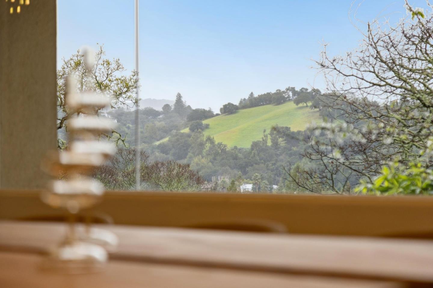 Detail Gallery Image 17 of 83 For 24292 Elise Ct, Los Altos Hills,  CA 94024 - 6 Beds | 5/2 Baths