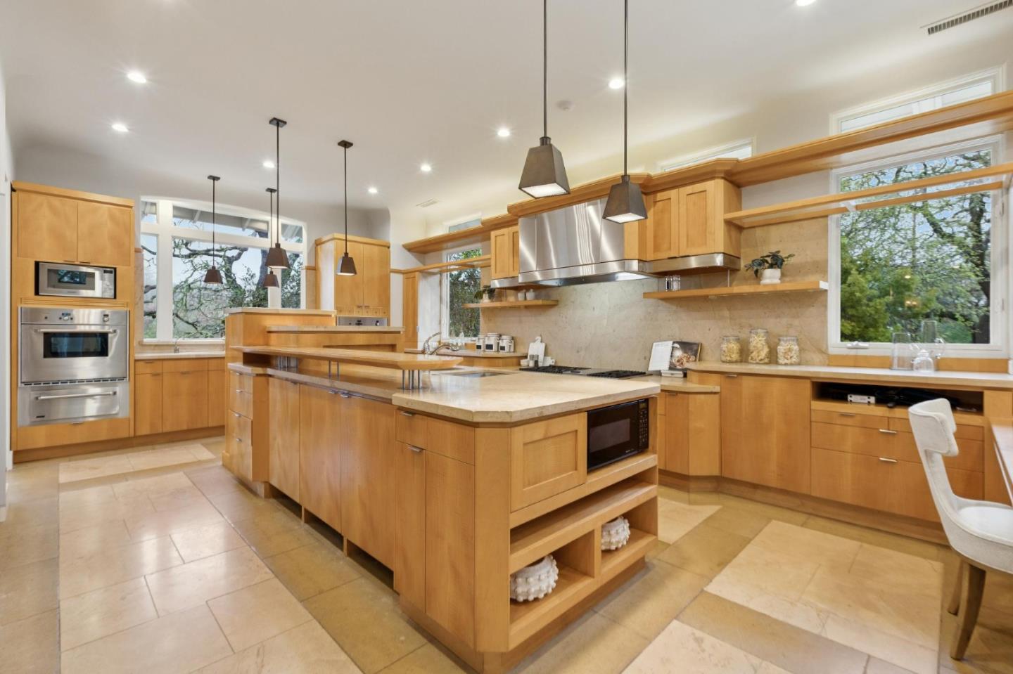 Detail Gallery Image 18 of 83 For 24292 Elise Ct, Los Altos Hills,  CA 94024 - 6 Beds | 5/2 Baths