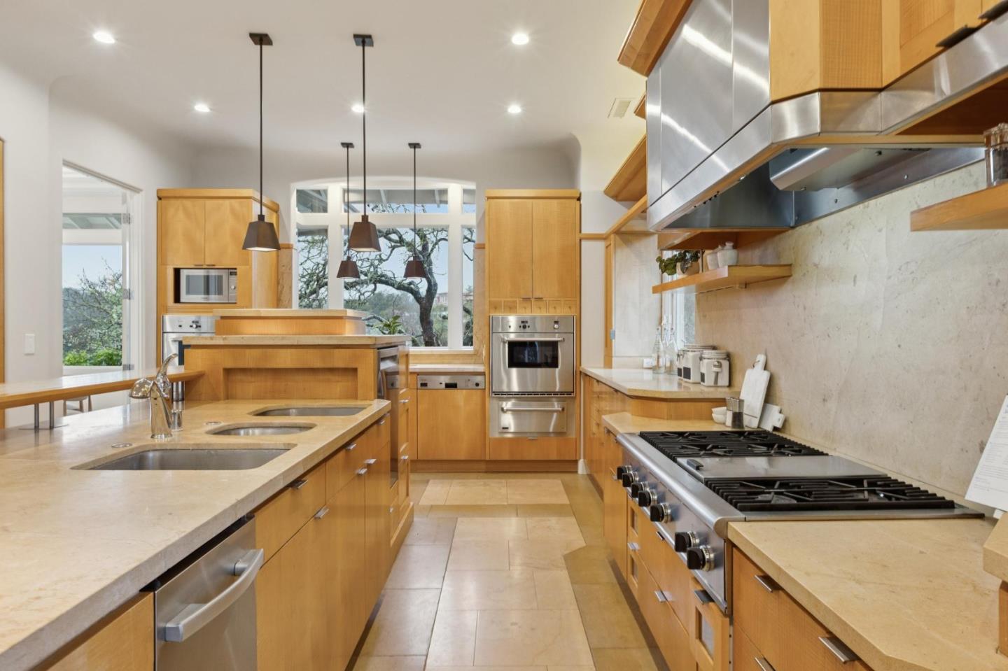 Detail Gallery Image 21 of 83 For 24292 Elise Ct, Los Altos Hills,  CA 94024 - 6 Beds | 5/2 Baths