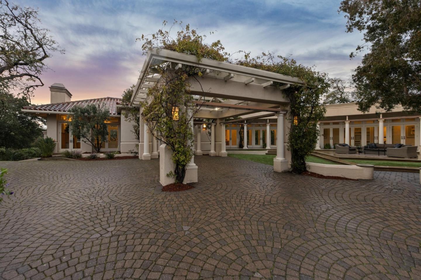 Detail Gallery Image 3 of 83 For 24292 Elise Ct, Los Altos Hills,  CA 94024 - 6 Beds | 5/2 Baths