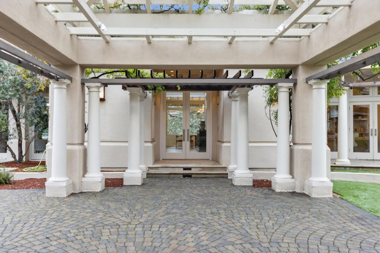 Detail Gallery Image 4 of 83 For 24292 Elise Ct, Los Altos Hills,  CA 94024 - 6 Beds | 5/2 Baths