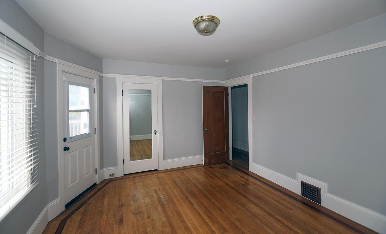 Detail Gallery Image 2 of 20 For 320 College Ave, San Francisco,  CA 94112 - 3 Beds | 2 Baths