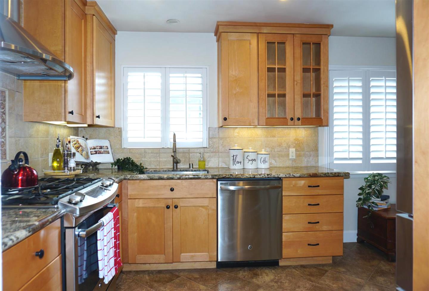 Detail Gallery Image 6 of 24 For 568 Maple Ave, San Bruno,  CA 94066 - 3 Beds | 2/1 Baths