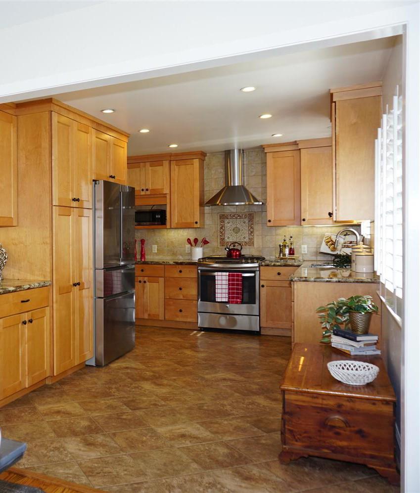 Detail Gallery Image 7 of 24 For 568 Maple Ave, San Bruno,  CA 94066 - 3 Beds | 2/1 Baths