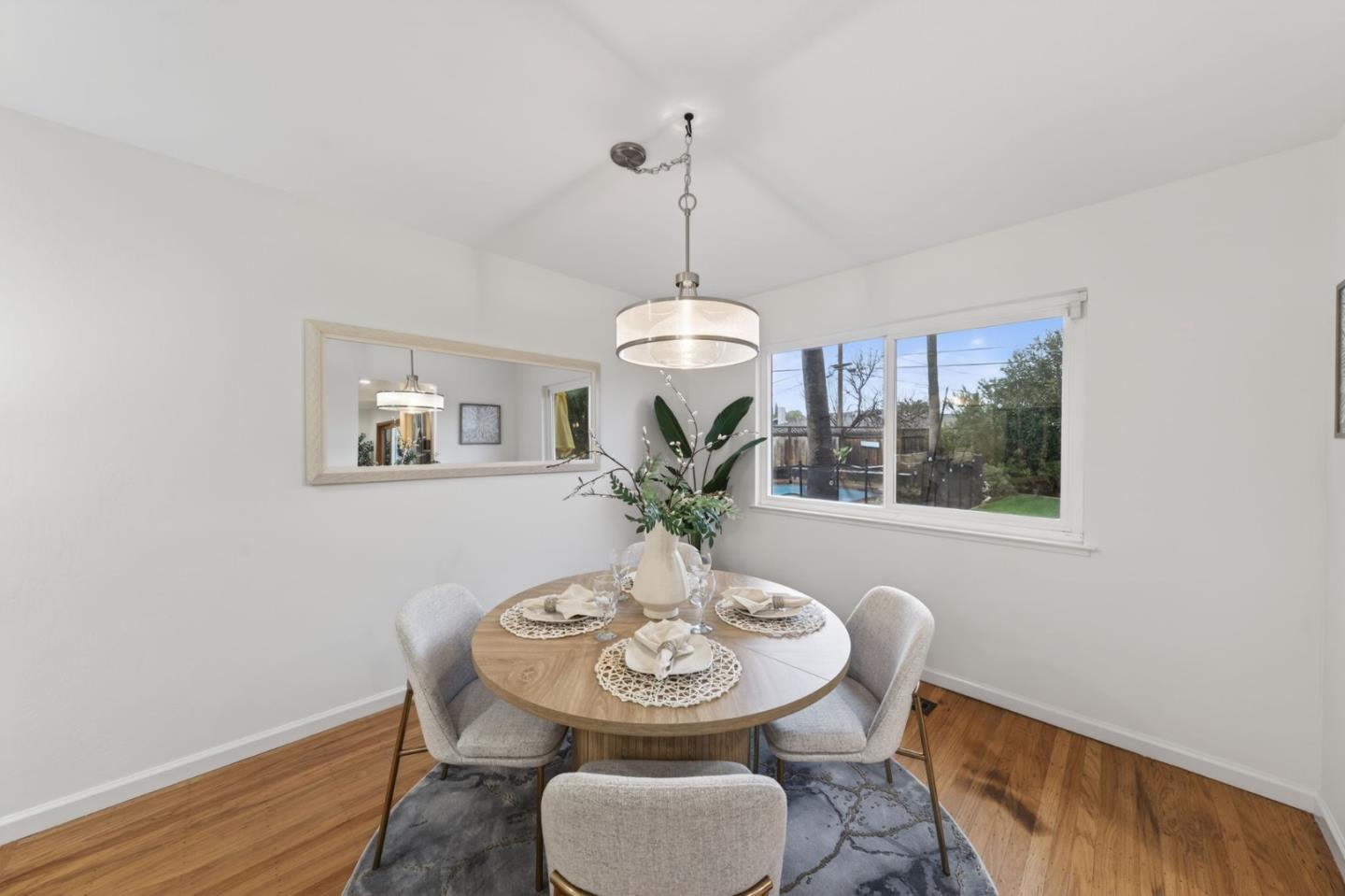 Detail Gallery Image 10 of 48 For 779 Vereda Ct, San Jose,  CA 95123 - 5 Beds | 2/1 Baths