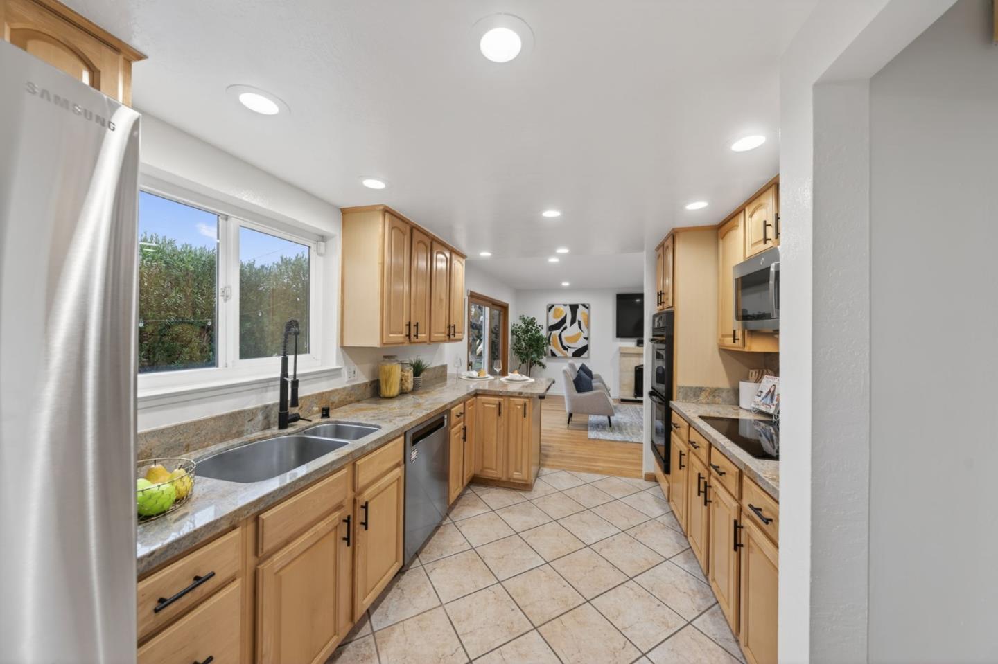 Detail Gallery Image 9 of 48 For 779 Vereda Ct, San Jose,  CA 95123 - 5 Beds | 2/1 Baths