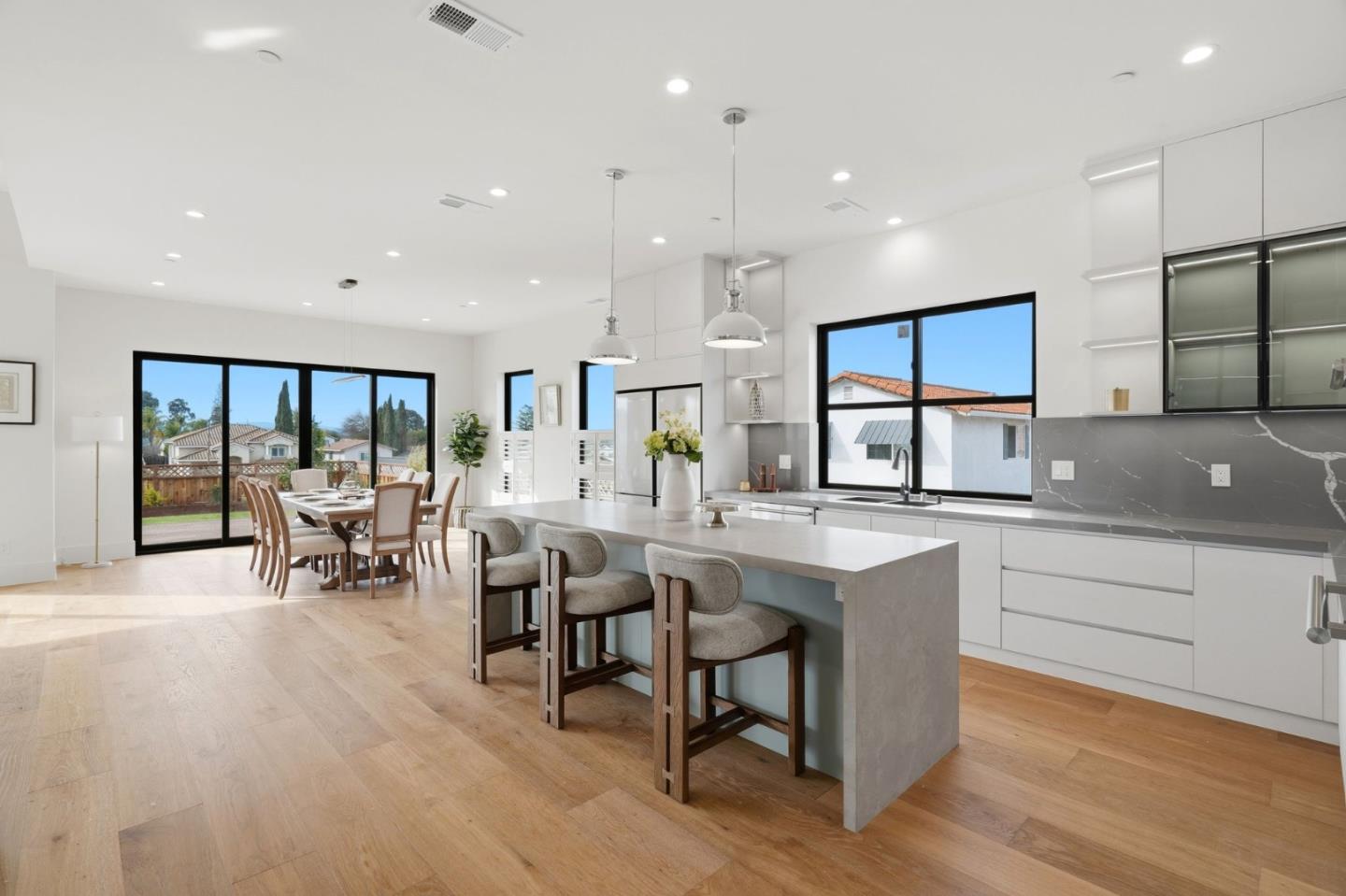 Detail Gallery Image 10 of 70 For 3543 Kettmann Rd, San Jose,  CA 95121 - 6 Beds | 5 Baths