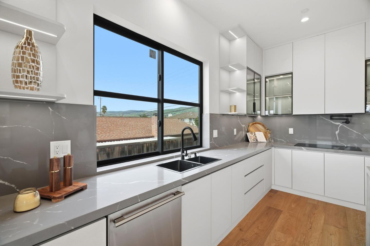 Detail Gallery Image 13 of 70 For 3543 Kettmann Rd, San Jose,  CA 95121 - 6 Beds | 5 Baths