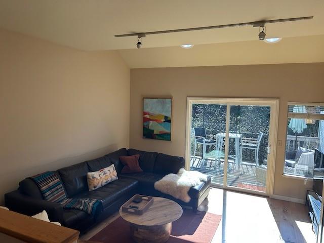 Detail Gallery Image 3 of 13 For 7246 Lotus Way, Aptos,  CA 95003 - 2 Beds | 2/1 Baths