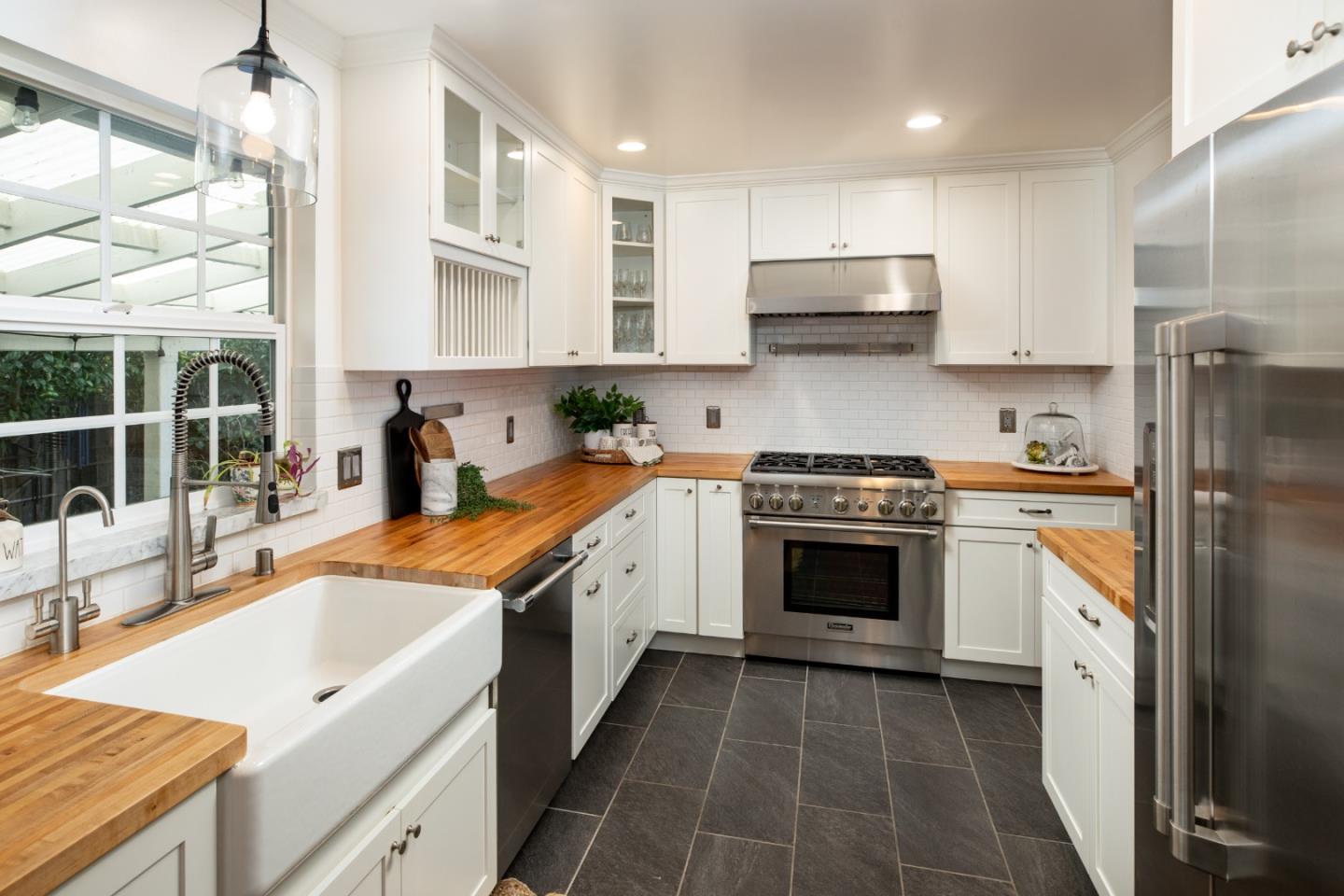 Detail Gallery Image 11 of 33 For 162 W Rosemary St, San Jose,  CA 95110 - 3 Beds | 2 Baths