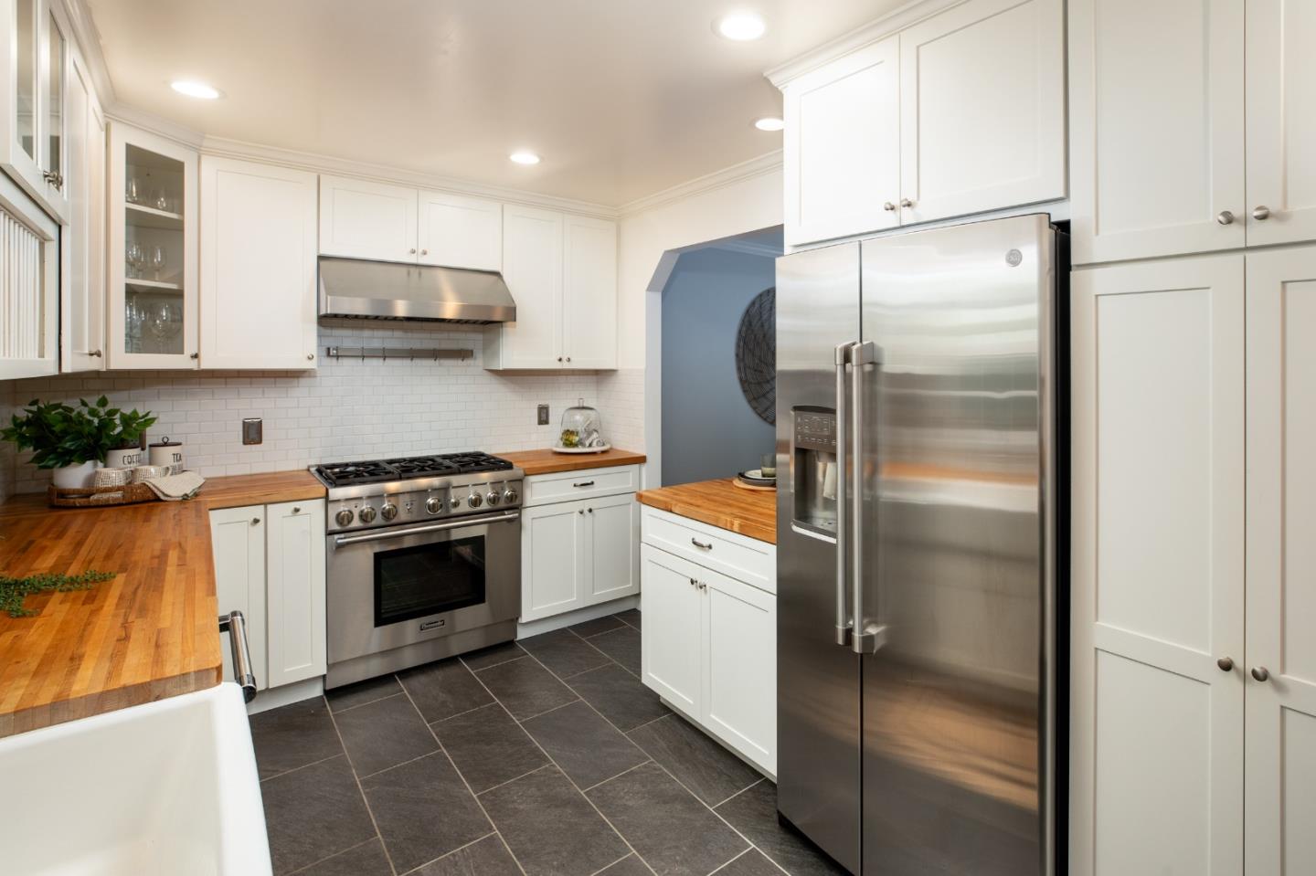 Detail Gallery Image 12 of 33 For 162 W Rosemary St, San Jose,  CA 95110 - 3 Beds | 2 Baths