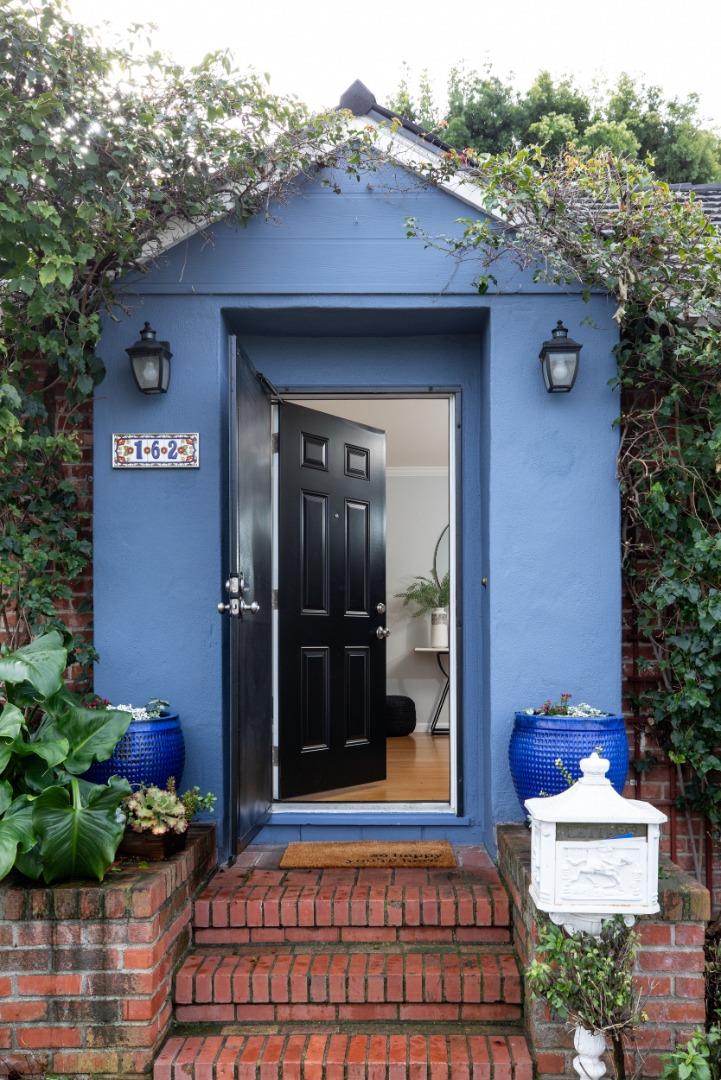 Detail Gallery Image 4 of 33 For 162 W Rosemary St, San Jose,  CA 95110 - 3 Beds | 2 Baths