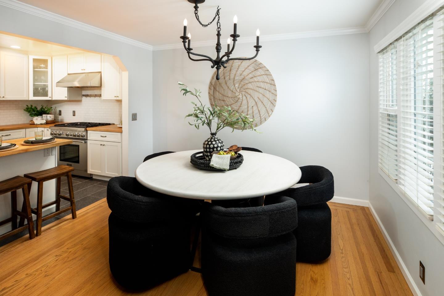 Detail Gallery Image 8 of 33 For 162 W Rosemary St, San Jose,  CA 95110 - 3 Beds | 2 Baths