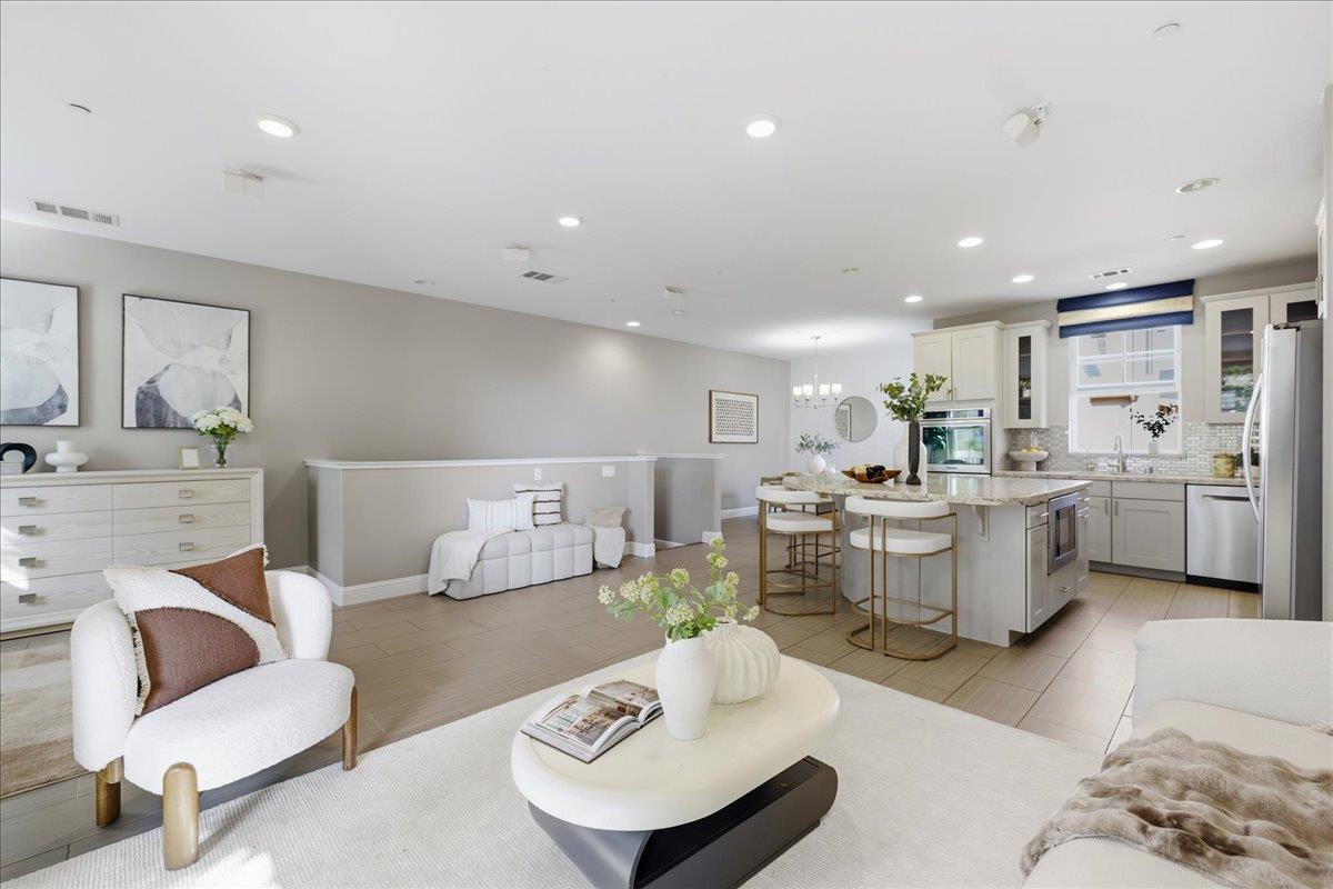 Front Image Thumbnail for ML82035523