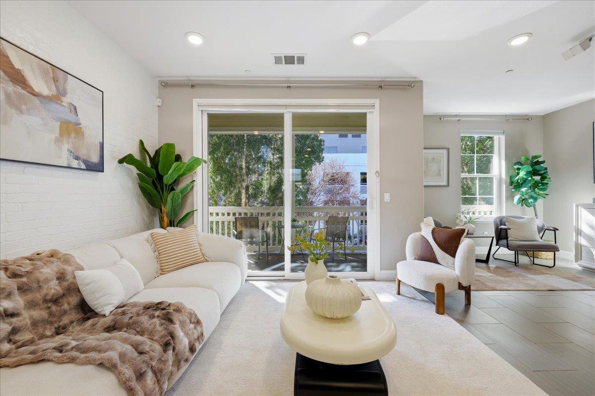 Detail Gallery Image 7 of 47 For 631 True Wind Way #203,  Redwood City,  CA 94063 - 2 Beds | 2/1 Baths