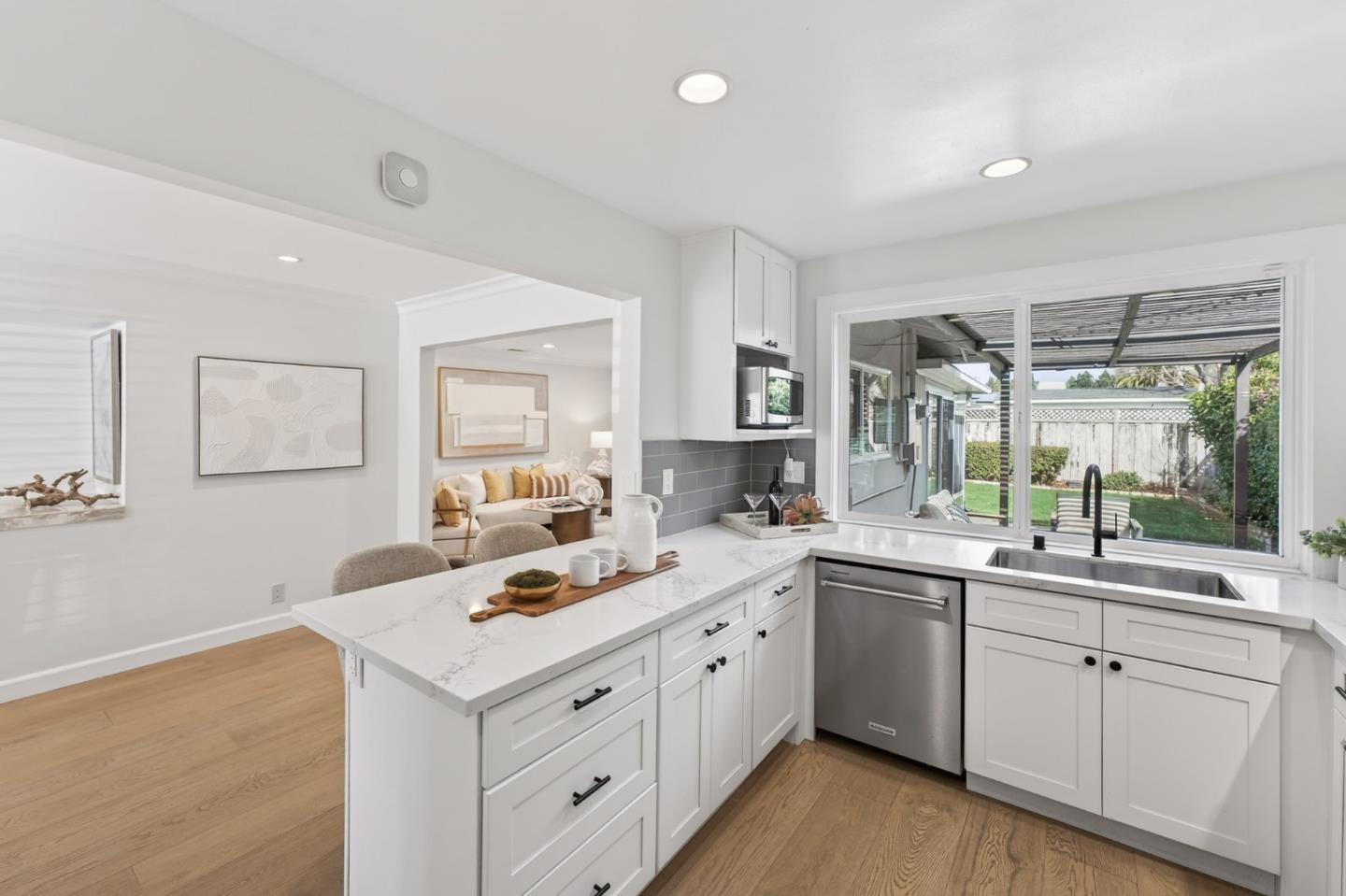 Detail Gallery Image 10 of 27 For 3957 Martin Dr, San Mateo,  CA 94403 - 3 Beds | 2 Baths